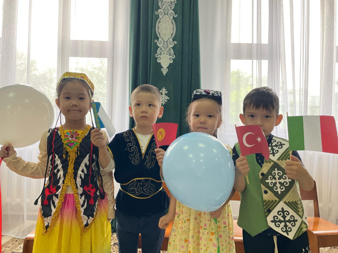 1 -мамыр Бірлік пен ынтымақтастық күні"